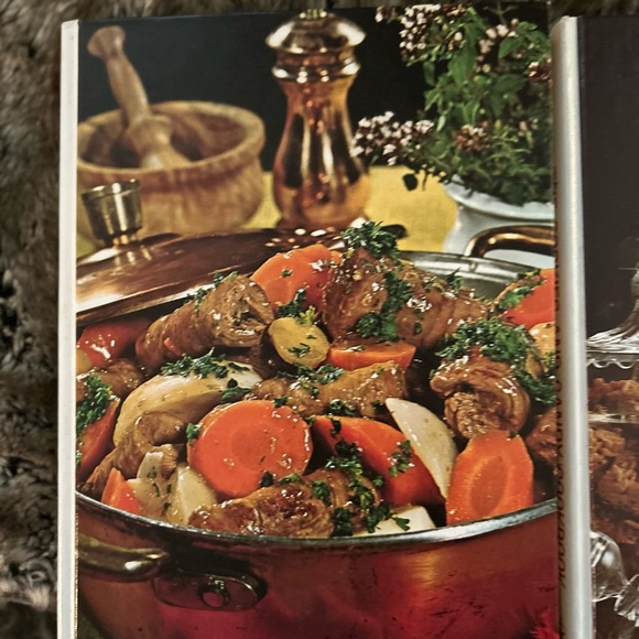 Seven vintage hardcover Southern Living cookbooks - Picture 6 of 9